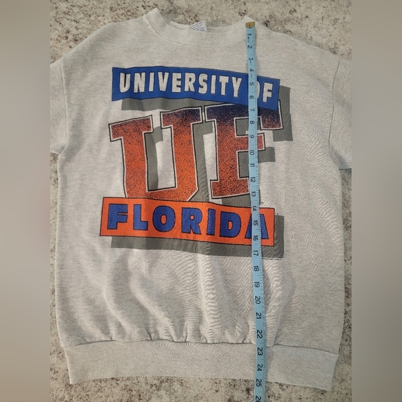♡vintage Gray University of Florida Sweater. A3 - Picture 2 of 8